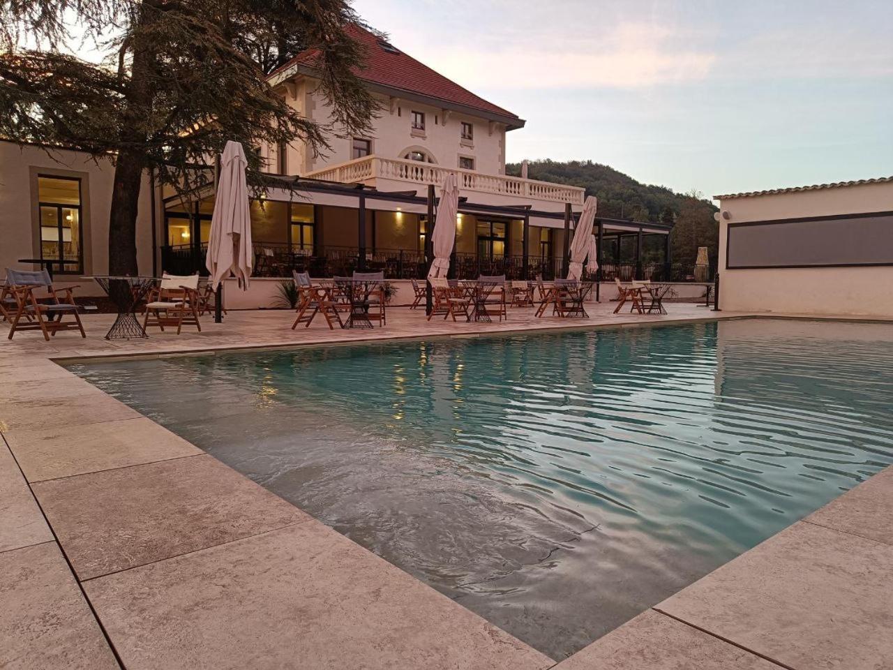 Sequoias Golf & Ressort Hotel Ruy-Montceau Exterior photo