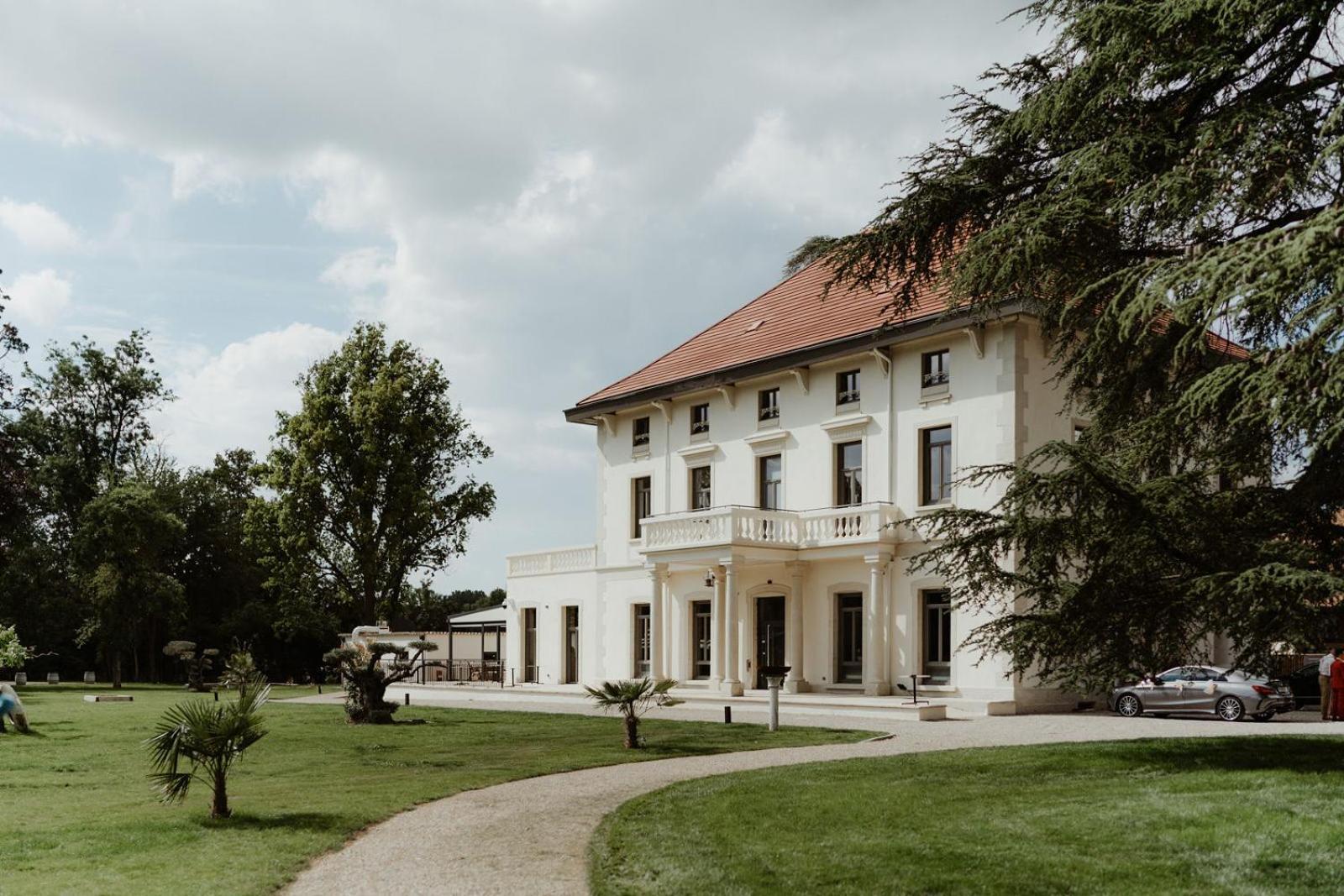 Sequoias Golf & Ressort Hotel Ruy-Montceau Exterior photo