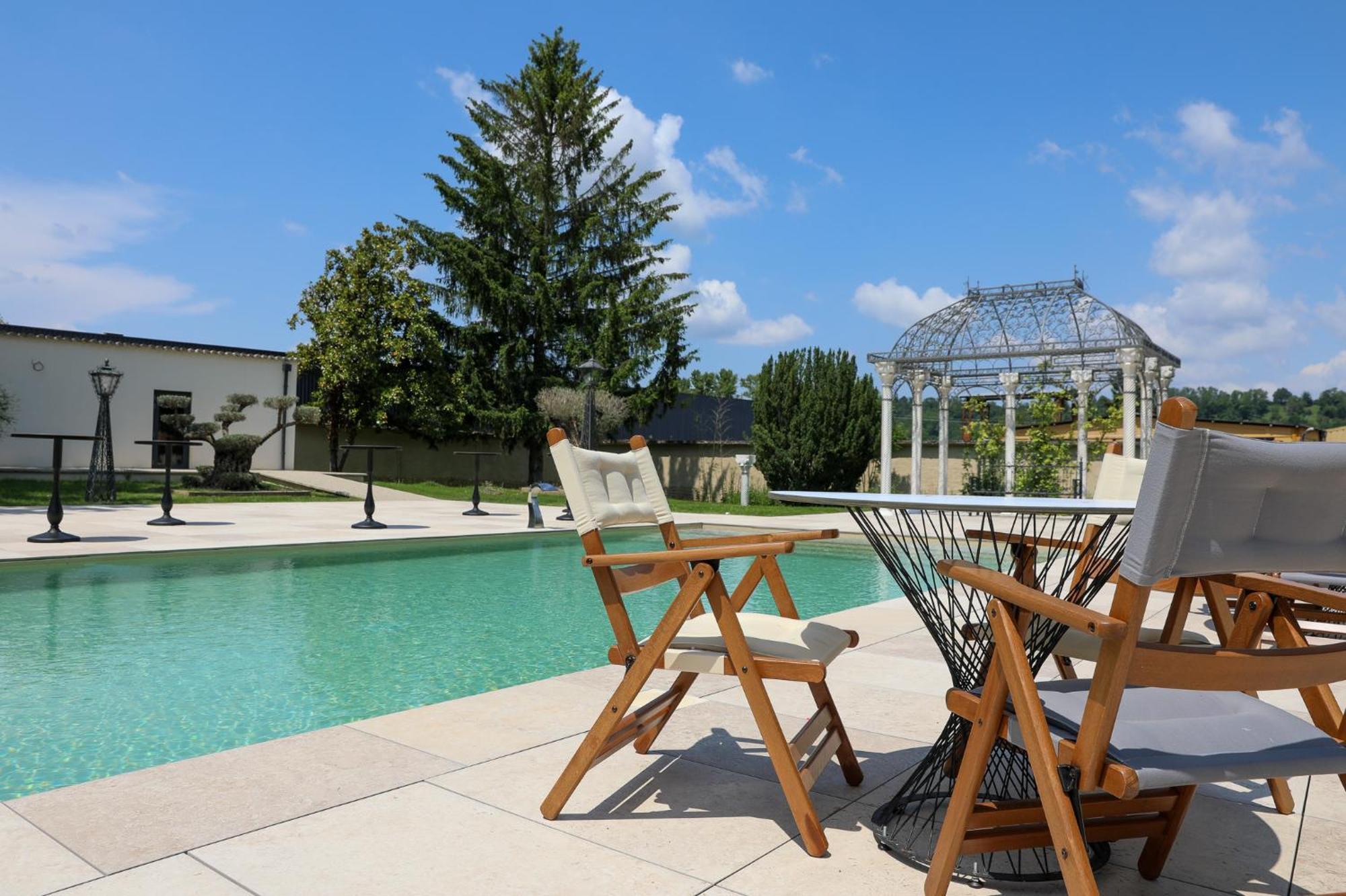 Sequoias Golf & Ressort Hotel Ruy-Montceau Exterior photo
